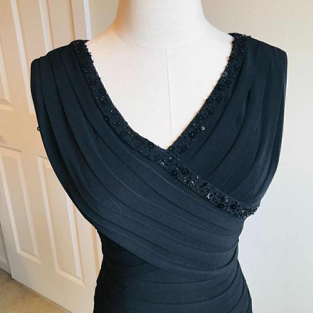 Adrianna Papell Black Tiered Beaded Shutter Pleat Sheath Dress  Size 2P